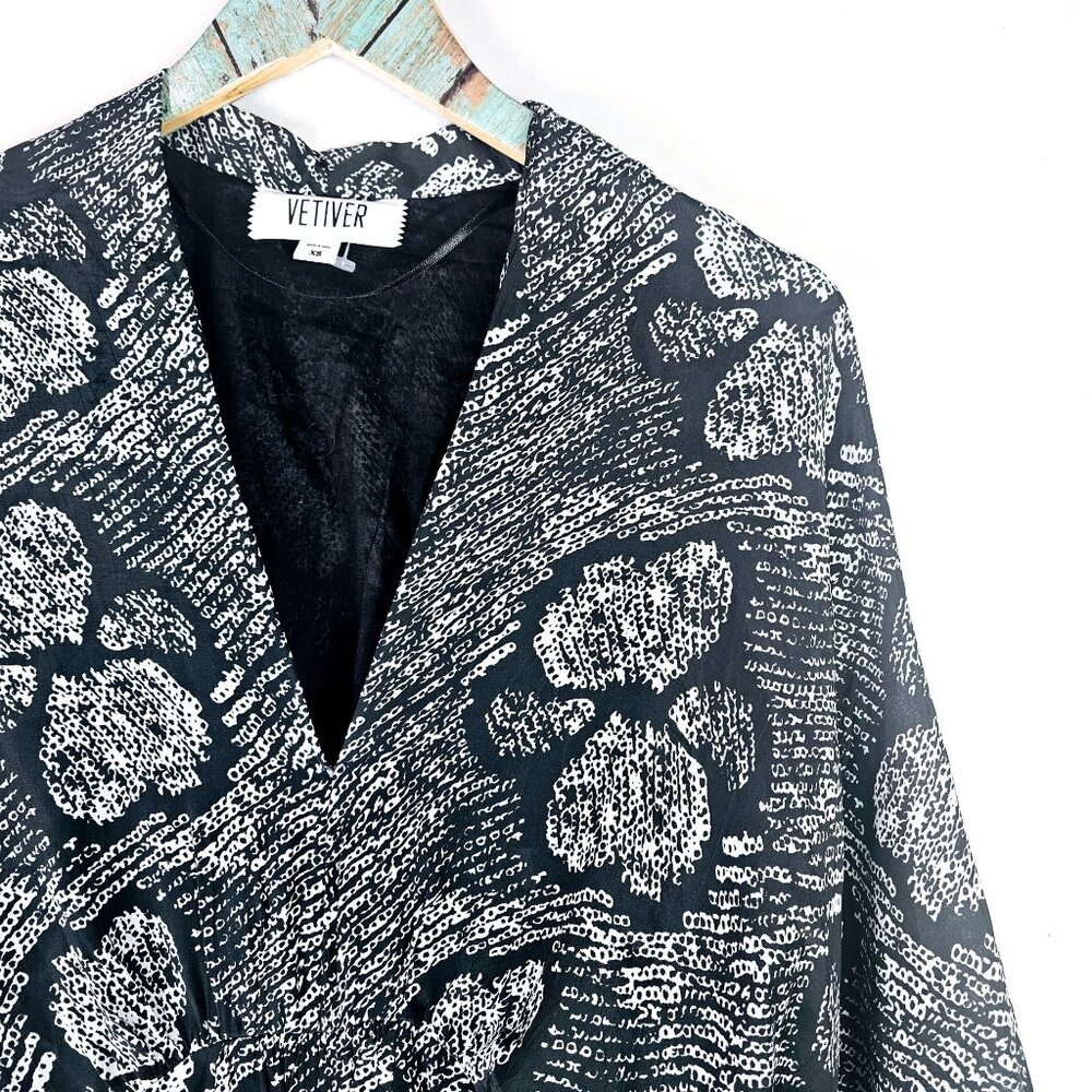 Vetiver Retrograde Kimono Dress Big Butterfly Black and White All Over Pattern, - Picture 9 of 12